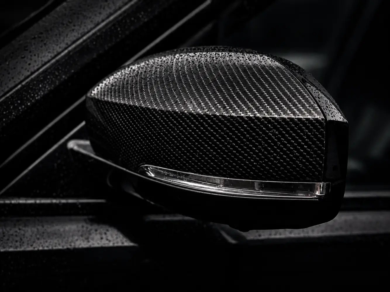 Carbon-effect wing mirror on a Range Rover, AutoPerfect Stone